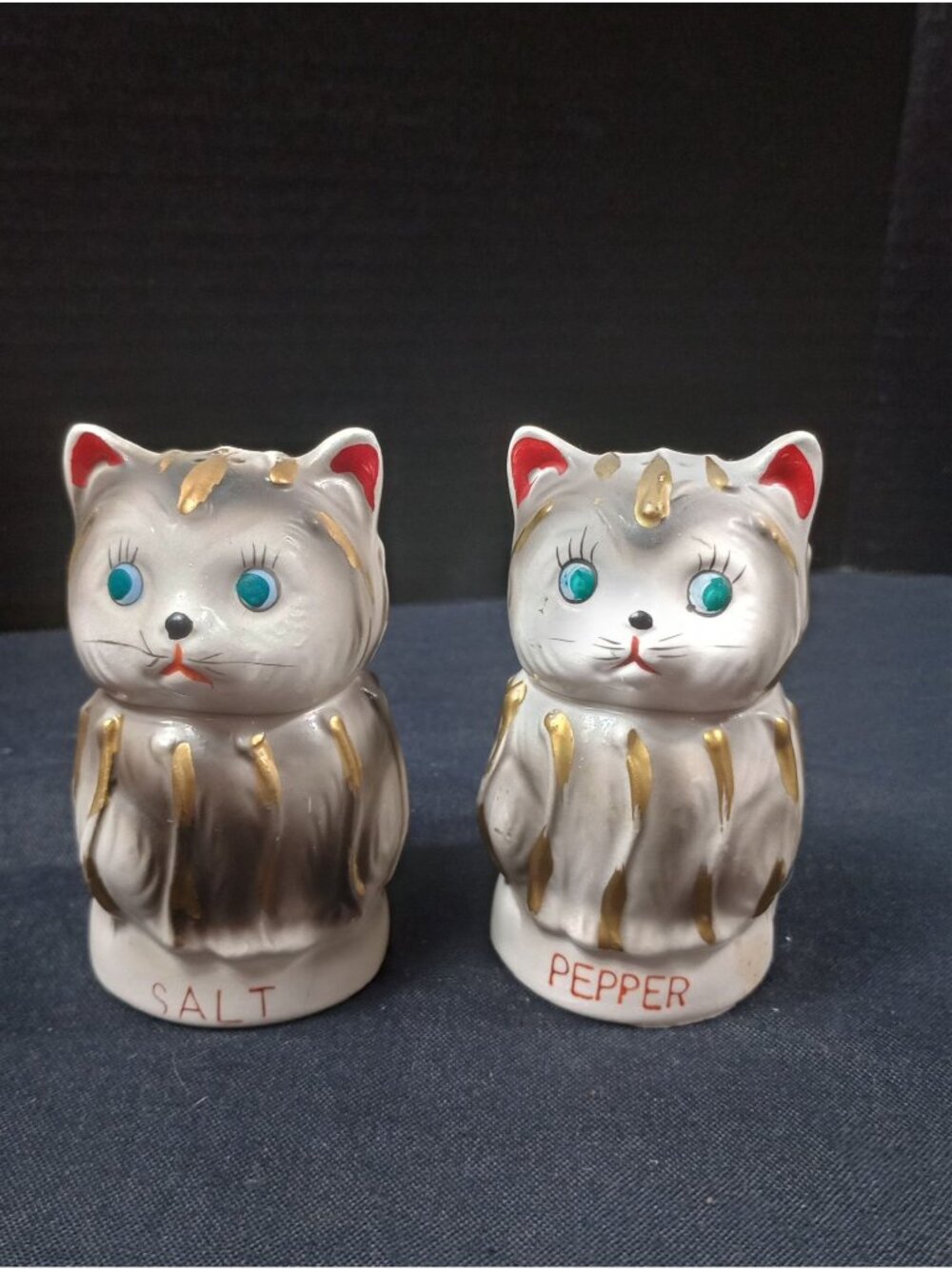 Vintage 1950s/60s TILSO Kitschy "Mewing" Kittens Salt and Pepper Shakers.  Hand